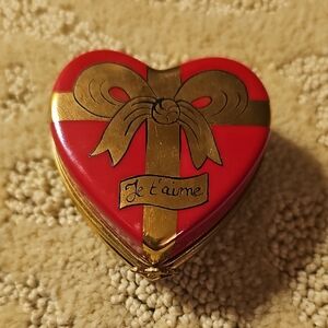 hand-painted porcelain Limoges heart trinket box "Je t'aime" (Personal Messages)